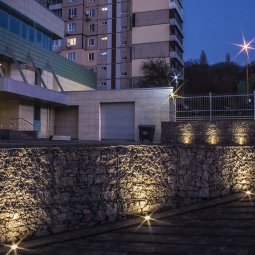 освещение габионов встроенными светильниками